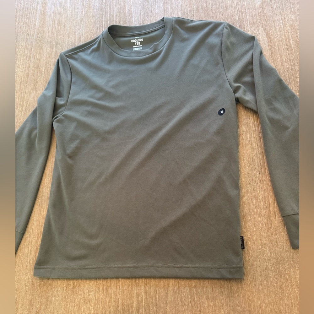 Hollister long sleeve cooling tee Size XS NWOT green